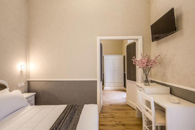Отель Smart Lux Roma Centro Экстерьер фото